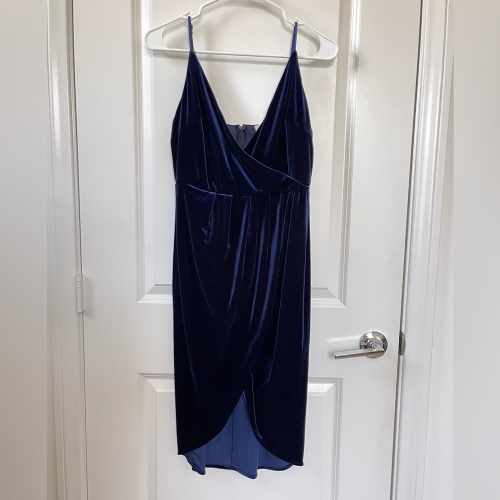 Essue Velvet Spaghetti strap Cocktail Dress in Navy Size Medium